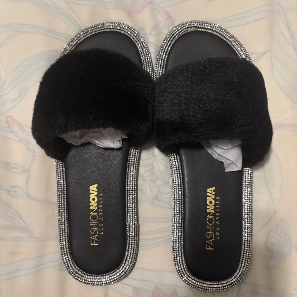 Fashion Nova Black Cozy Slippers